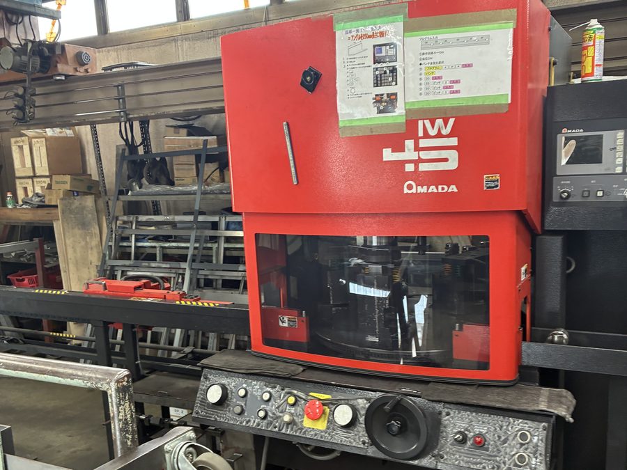 アイアンワーカー(鉄骨加工機)